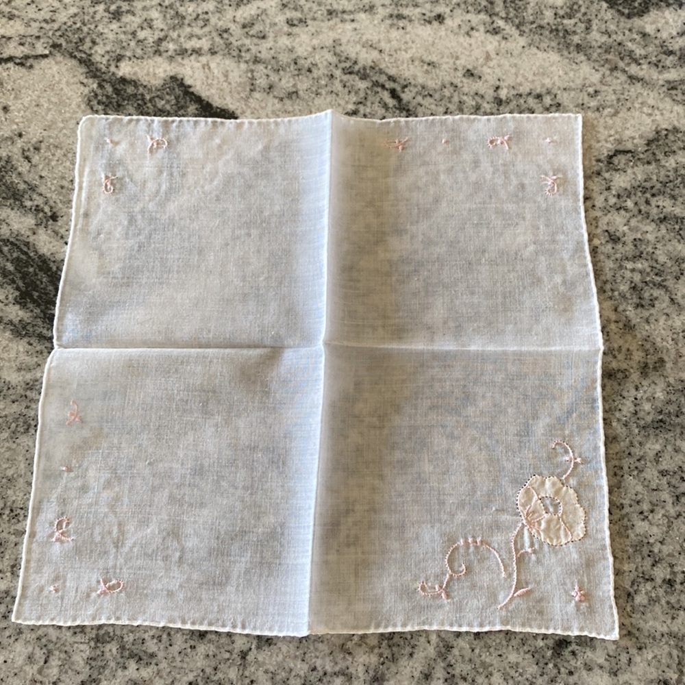 Vintage Embroidered White Cotton Handkerchiefs - Set of 2! - Picture 4 of 5